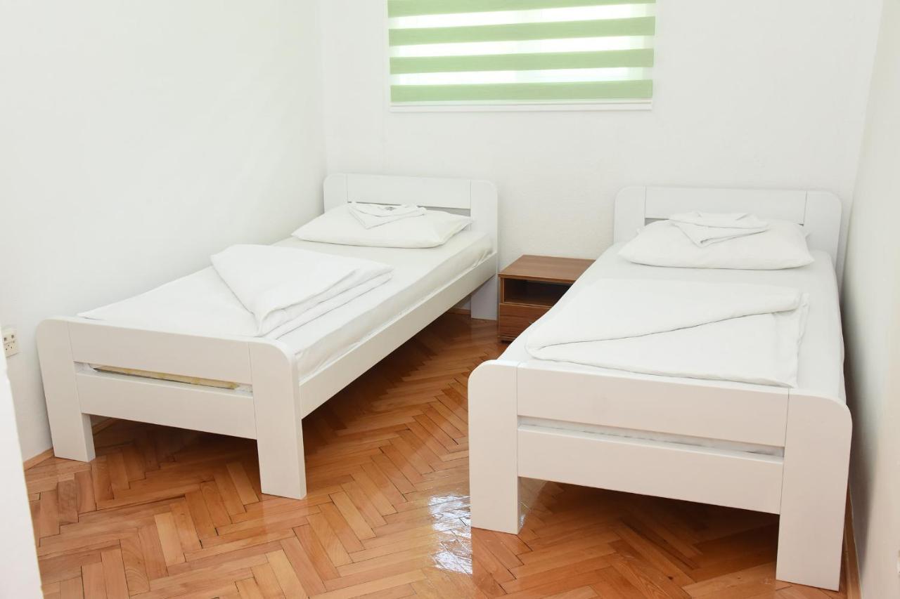 Np Sutjeska Paviljon A Hotel Tjentiste Buitenkant foto