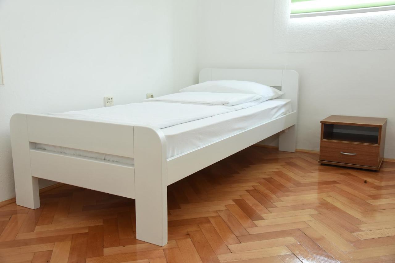 Np Sutjeska Paviljon A Hotel Tjentiste Buitenkant foto