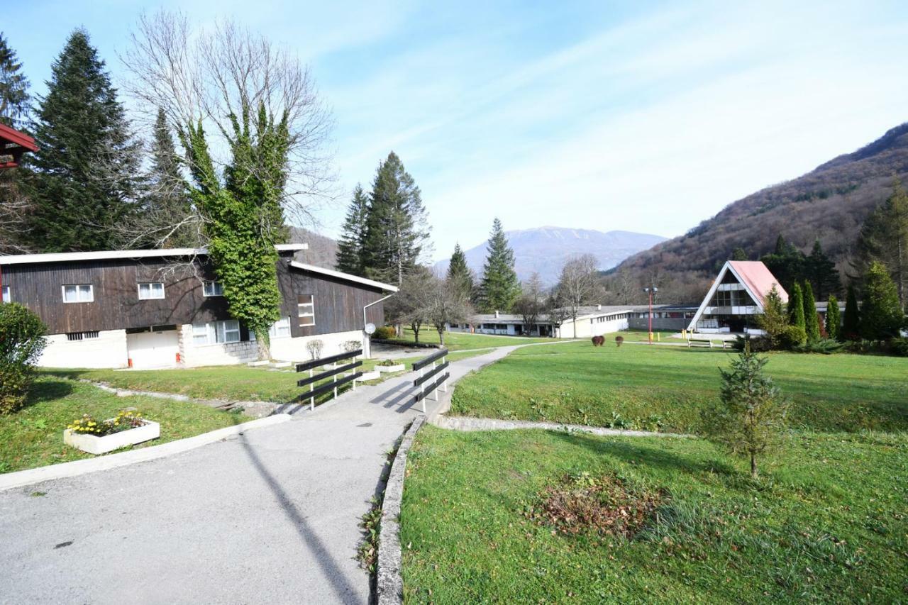 Np Sutjeska Paviljon A Hotel Tjentiste Buitenkant foto