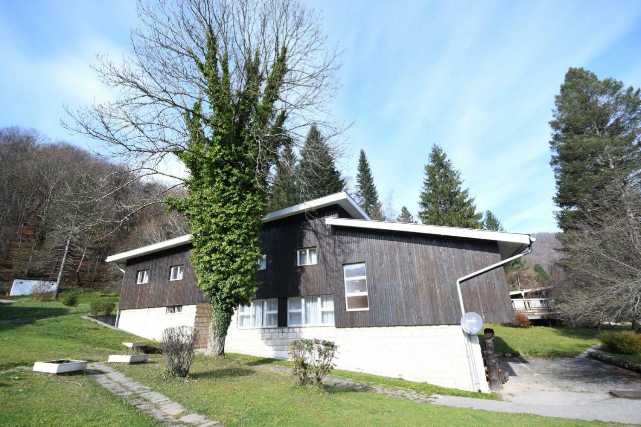 Np Sutjeska Paviljon A Hotel Tjentiste Buitenkant foto
