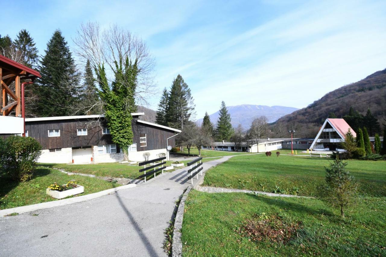 Np Sutjeska Paviljon A Hotel Tjentiste Buitenkant foto